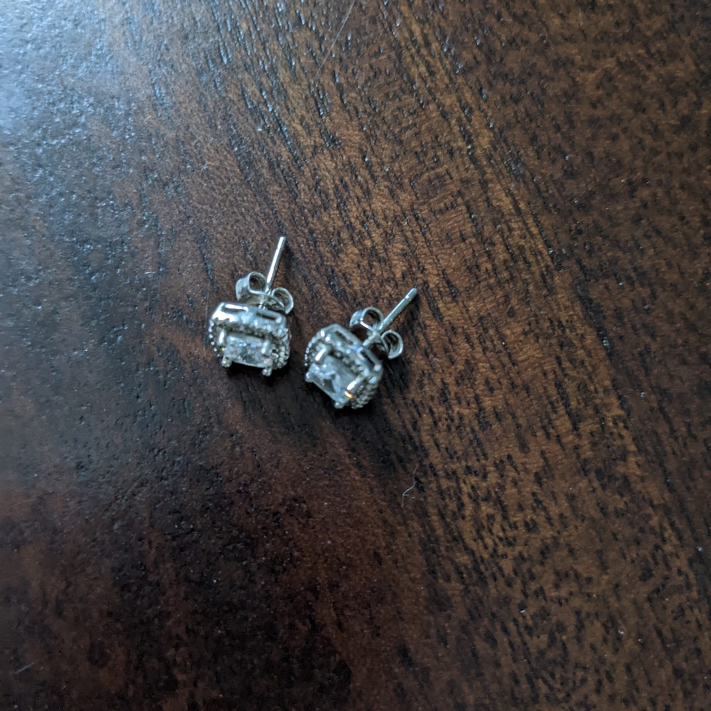 Cubic zirconia stud earrings